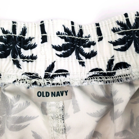 Old Navy Palm Tree Print Shorts - Picture 2 of 4